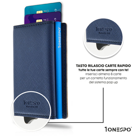 Sottile portafoglio uomo in vera pelle saffiano blu con sistema pop-up in funzione dove viene messo in evidenza il tasto di rilascio del porta carte di credito e la fuoriuscita delle tessere