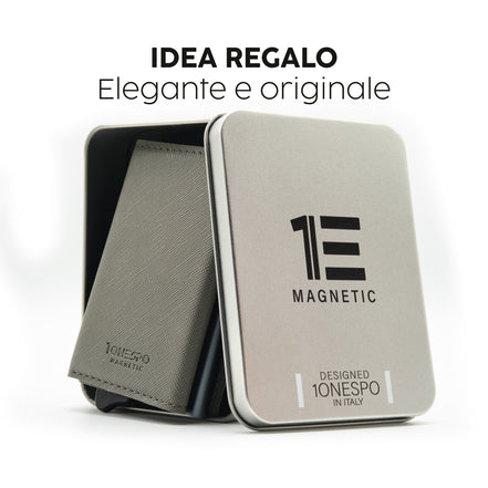 Portafoglio eco-friendly porta carte di credito uomo grigio in vera pelle saffiano racchiuso in elegante e raffinata scatola regalo color argento in robusto metallo riutilizzabile 
